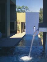 legoretta montalban house hollywood california 1985 smaller.jpg - 